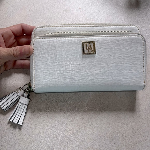 Dooney & Bourke Handbags - Dooney & Bourke leather wallet
